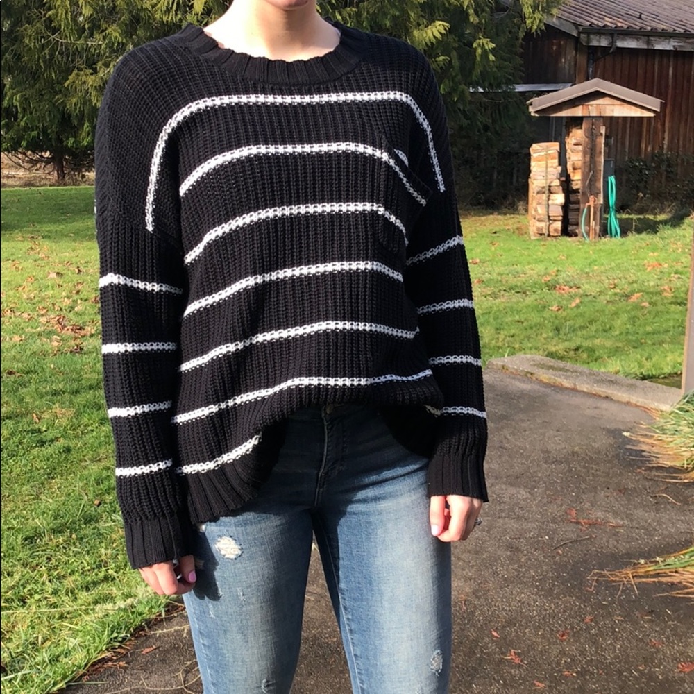 Sweater - Picture 4 of 4